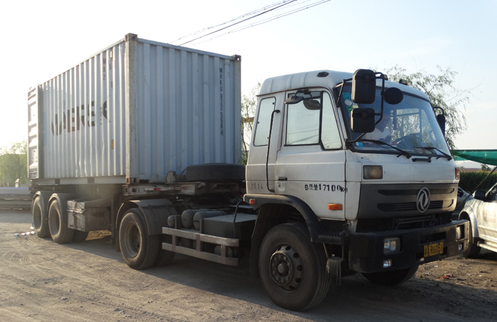 菱鎂瓦裝車(chē)