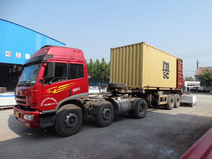 菱鎂瓦裝車(chē)